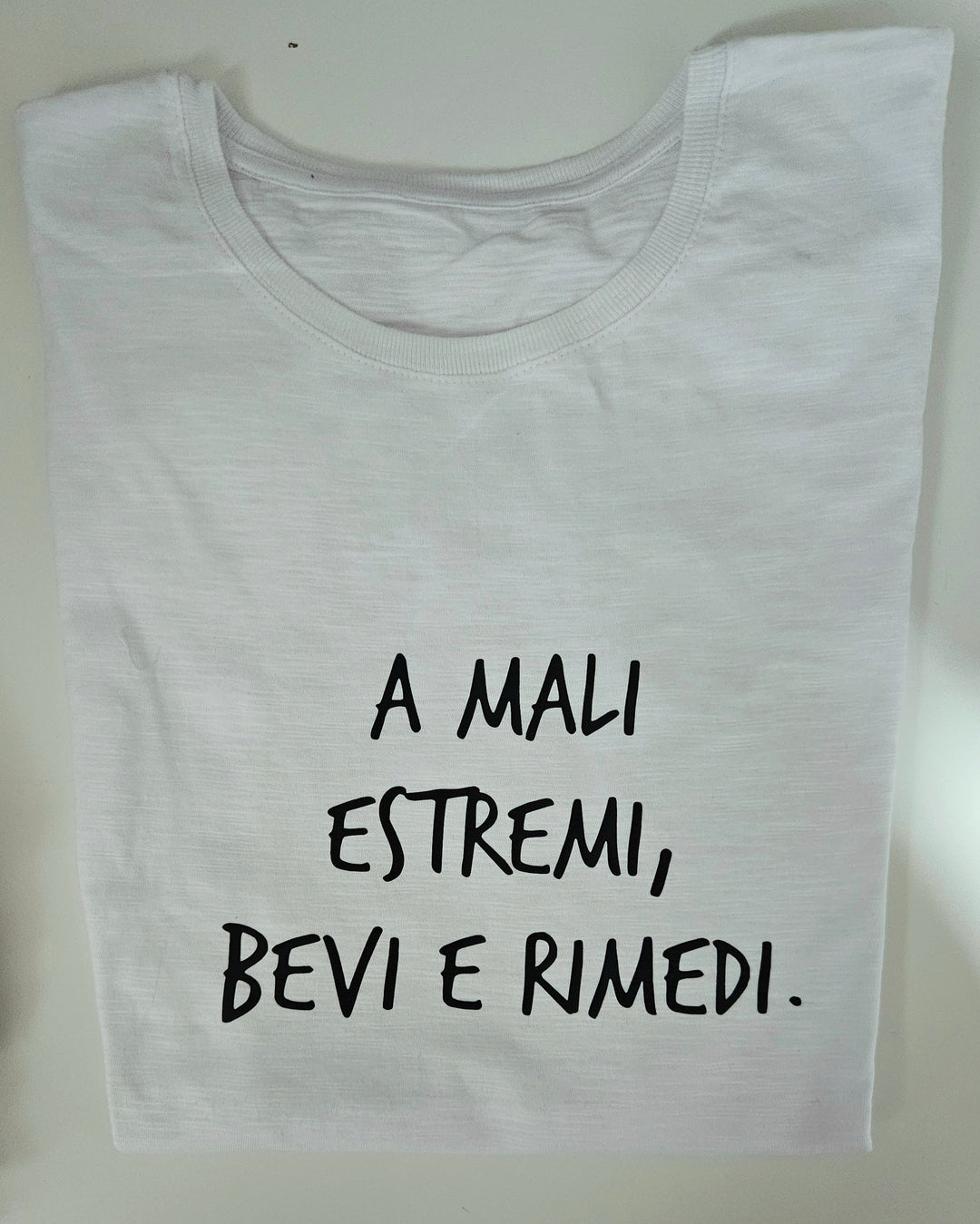 T-shirt a mali estremi