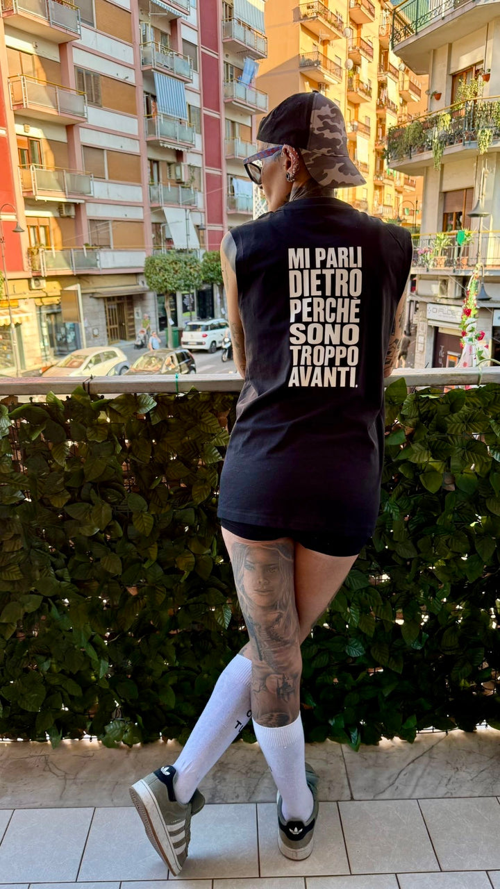 Canotta mi parli dietro