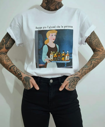 T-shirt reggo più l'alcool