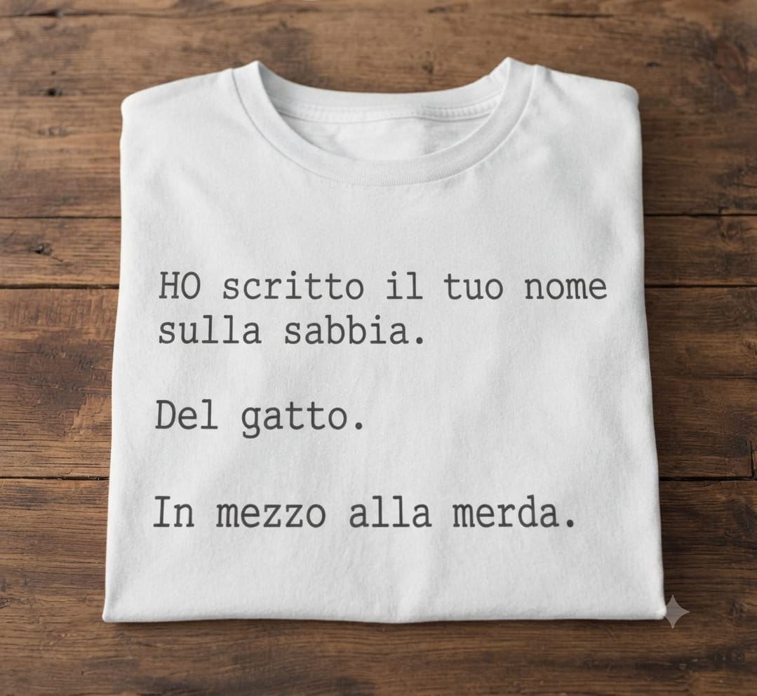 T-shirt nome sulla sabbia