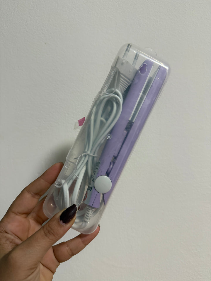 ✨ Mini Piastra da Viaggio – Capelli Perfetti Ovunque ✨