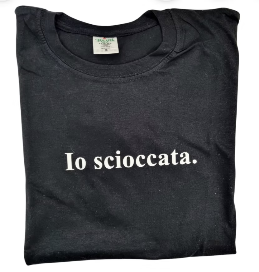 T-shirt io scioccata