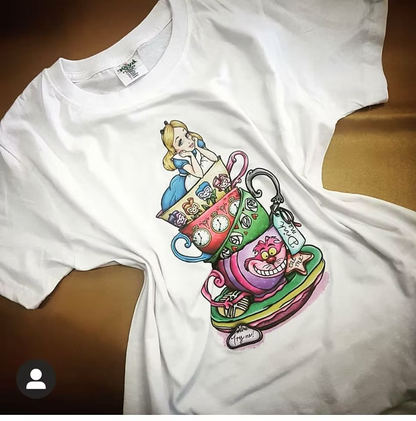 T-shirt Alice in tazza