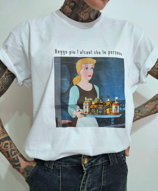 T-shirt reggo più l'alcool
