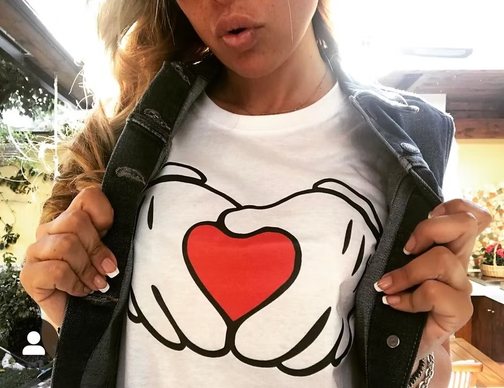 T-shirt topolino mani love