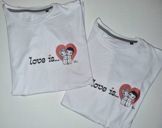 Coppia di t-shirt love is