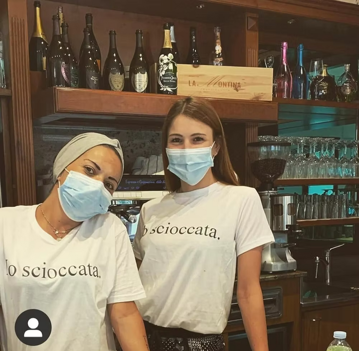 T-shirt io scioccata