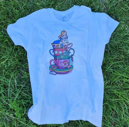 T-shirt Alice in tazza