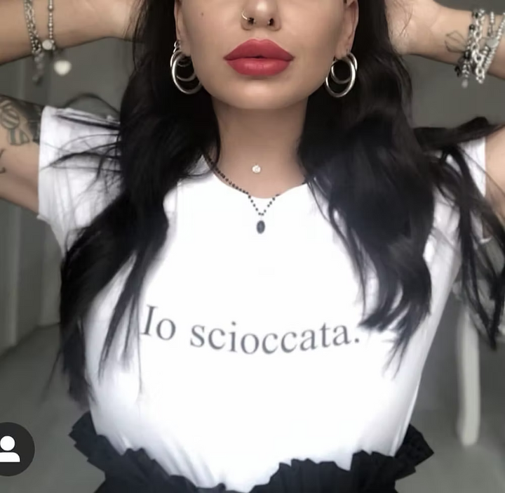 T-shirt io scioccata